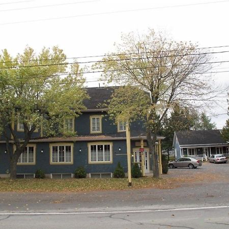 Hotel Fleurs Karaibes Saint-Alexandre-de-Kamouraska Екстер'єр фото
